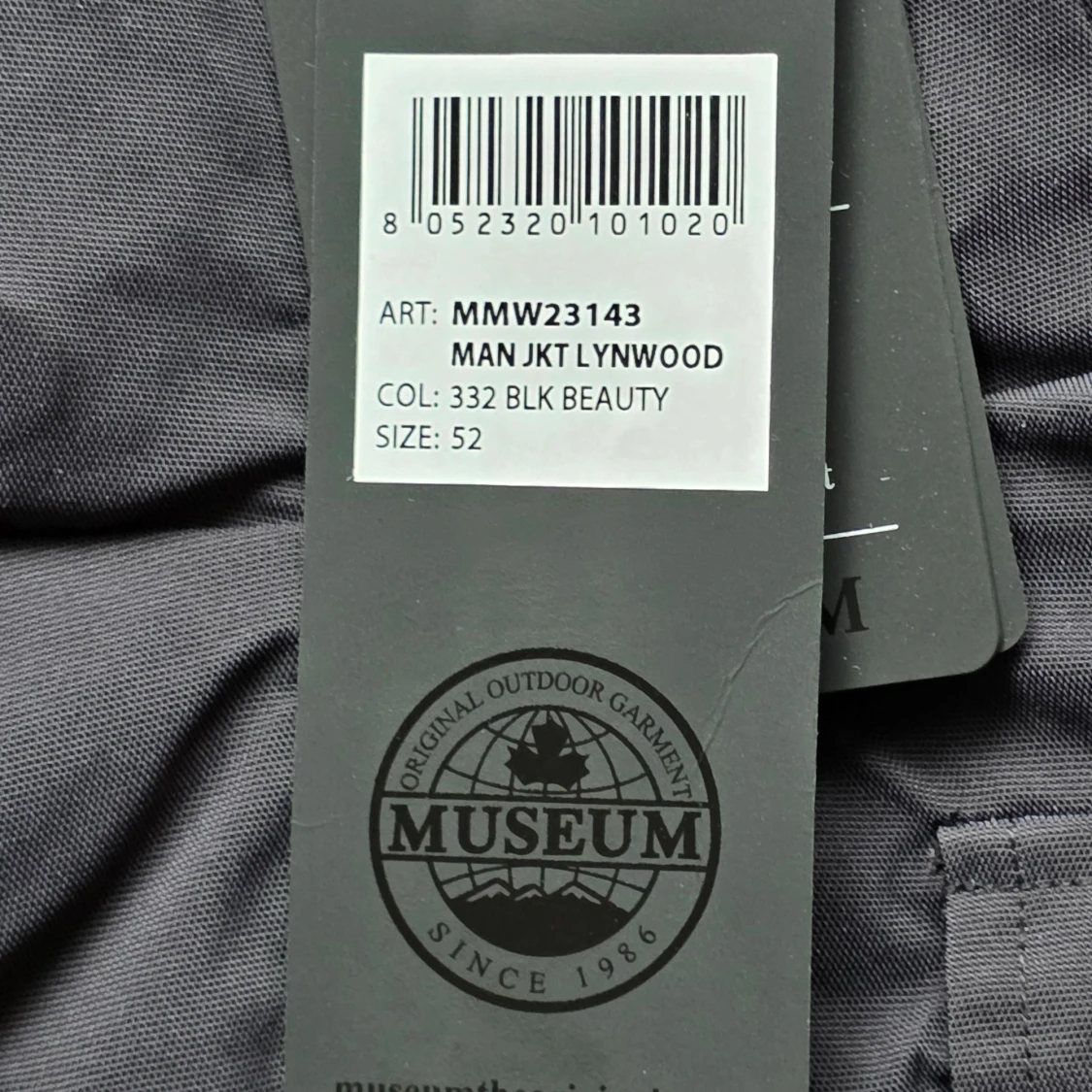 Museum svart dunjacka, storlek 52 Ny oanvänd  - 2