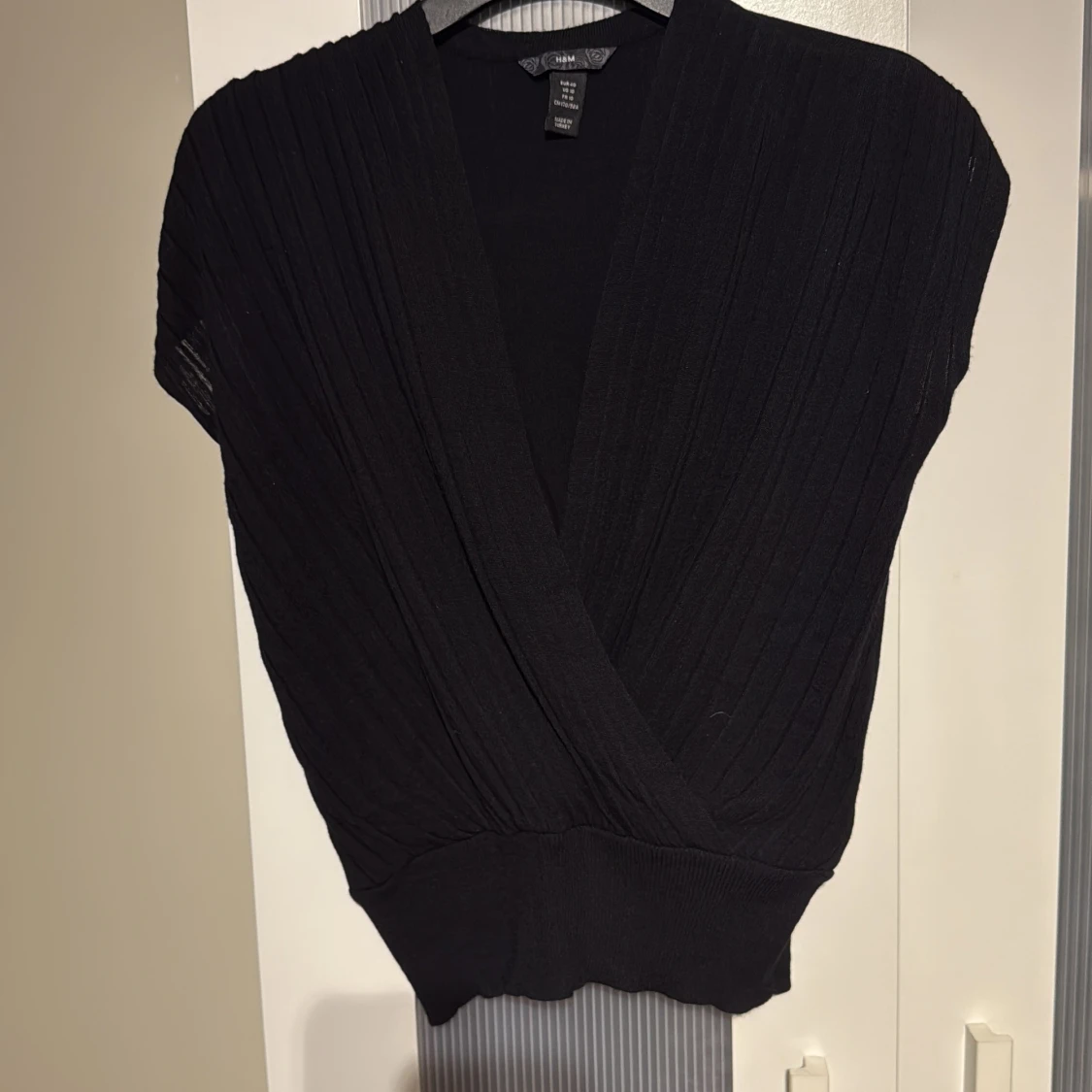 Svart omlottopp från H&M, strl 40 - 2