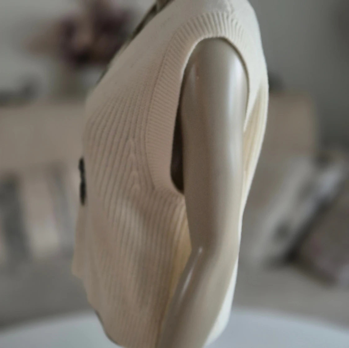 Slipover * stl S * Ärmlös v-ringad * naturvit - 1