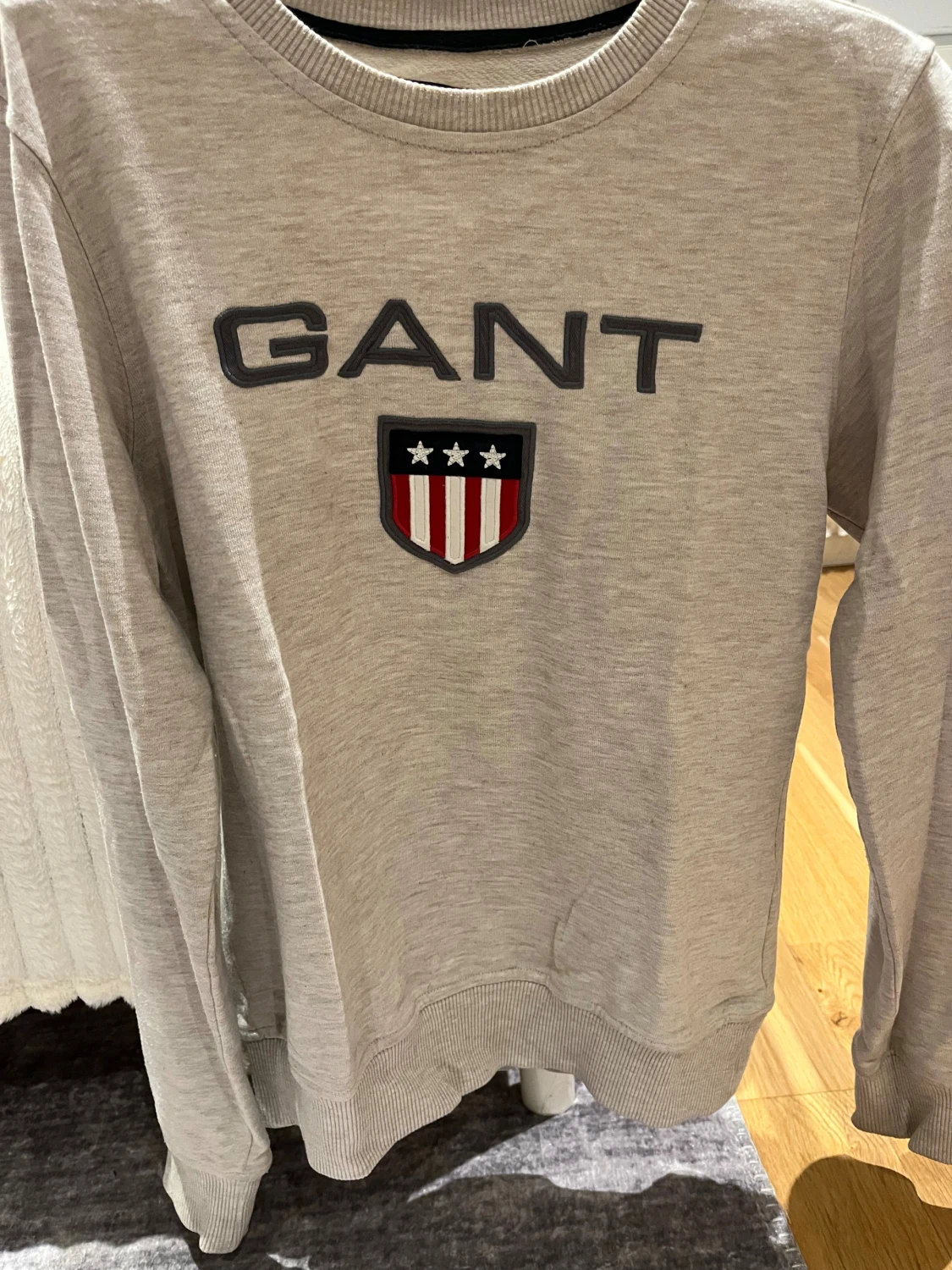 Beige sweatshirt från GANT  - 2