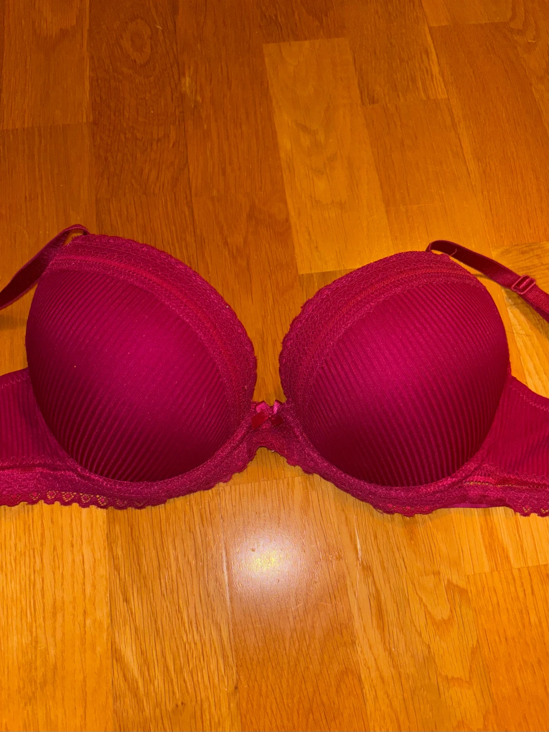 Mix av spetsiga och ribbade bh - 3