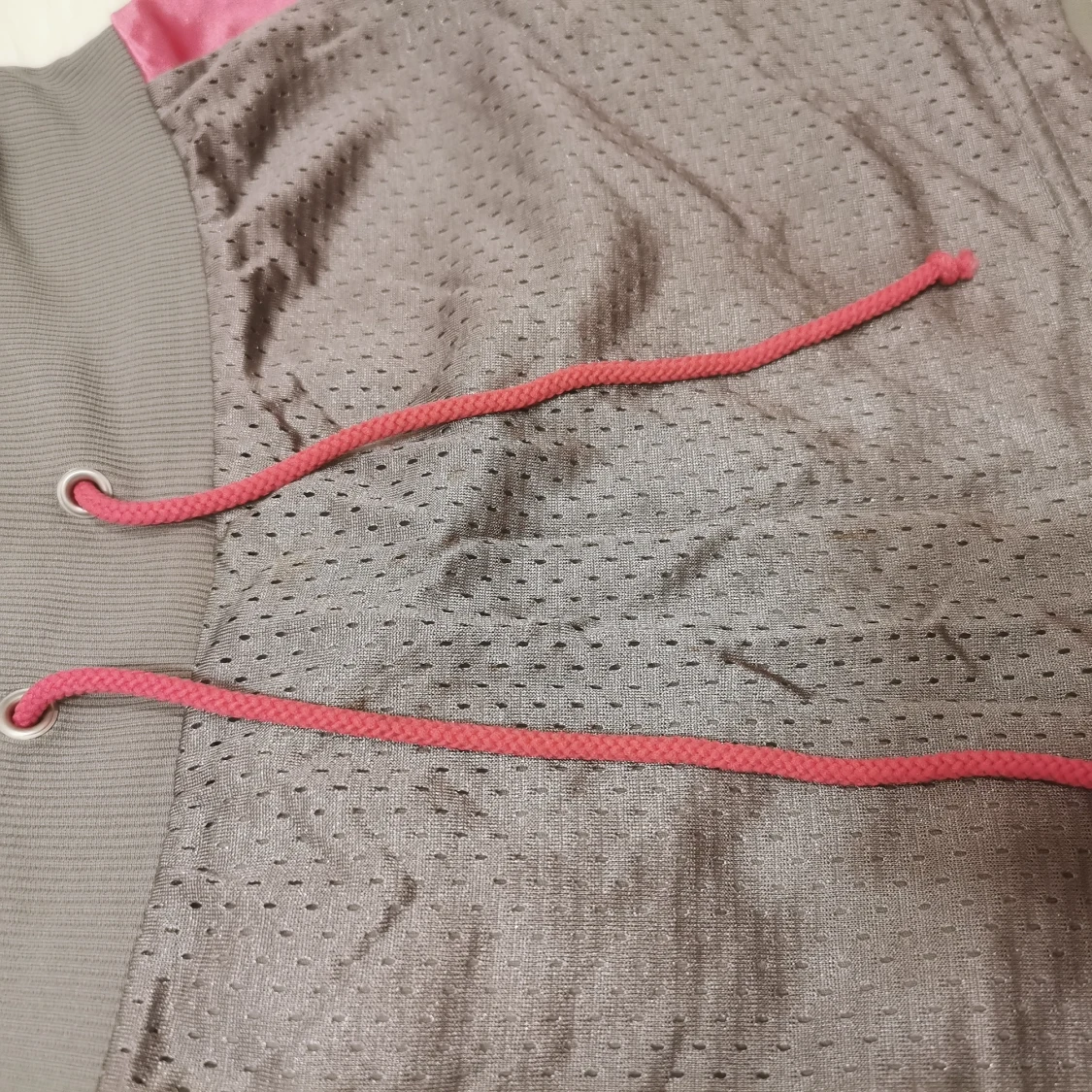 Grå och rosa sportig kortkjol från H&M, storlek XS - 2