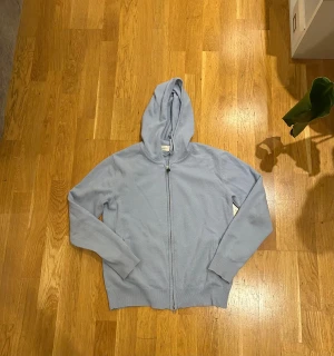 Ljusblå sayless hoodie  - En sayless hoodie i väldigt bra skick endast använt kort tid. Storlek S och sitter som S.