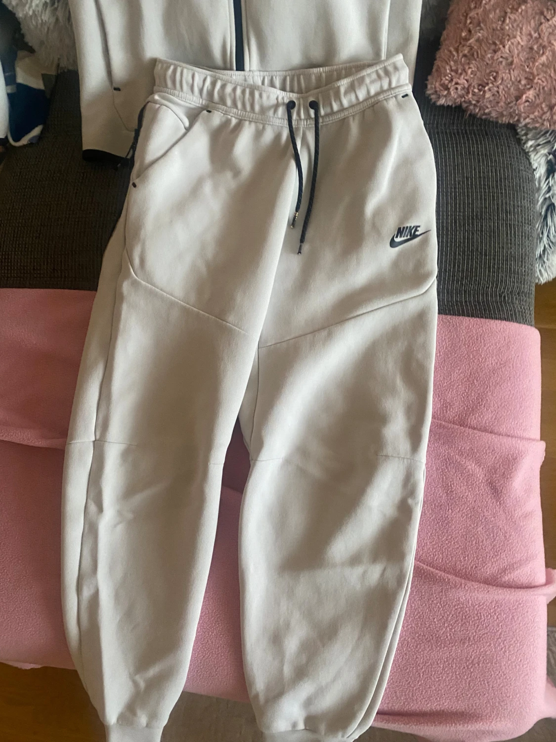 Vit Nike tech set - 2