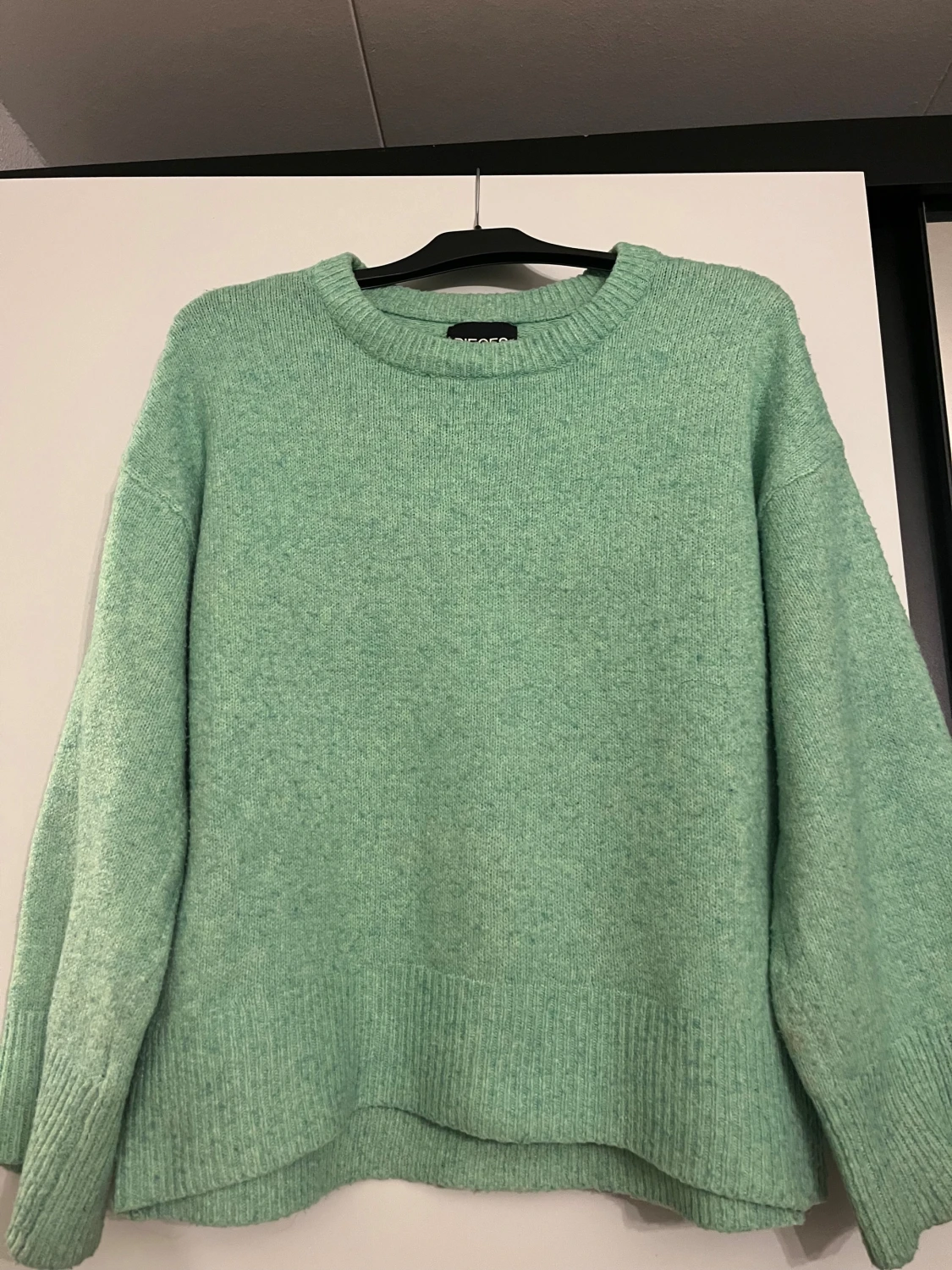 Grön stickad tröja - 1