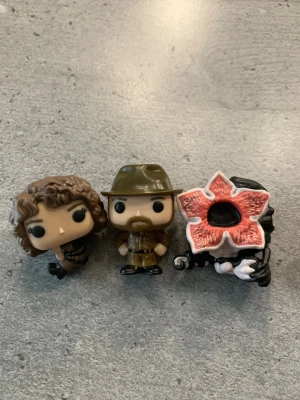 3st stranger things figurer - Säljer detta som ett set inte enskilt! Dessa 3 för 30kr Kan köpas direkt här via plick eller genom swish med 22kr frakt postnord
