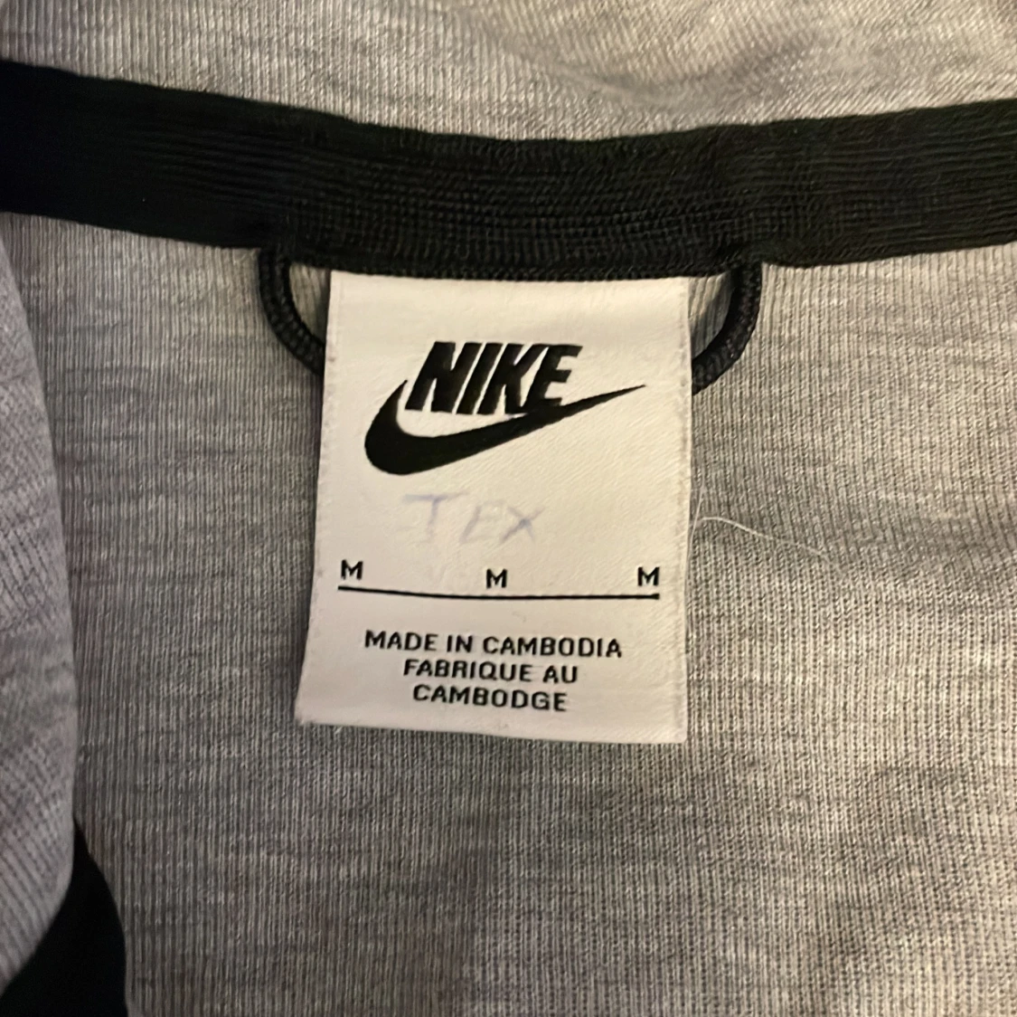 Grå hoodie från Nike med dragkedja - 2