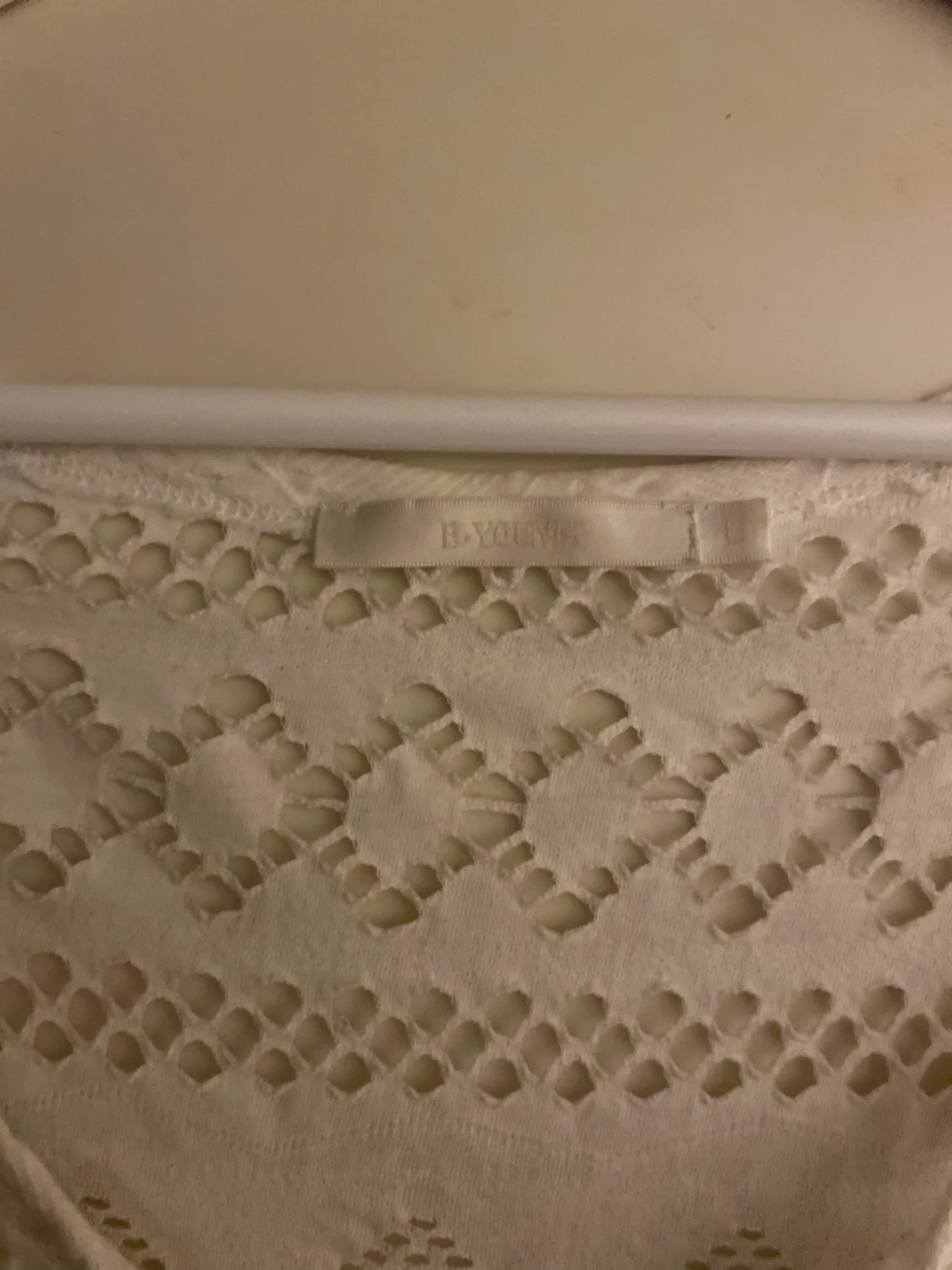 Vit spetsblus från B.Young - 1