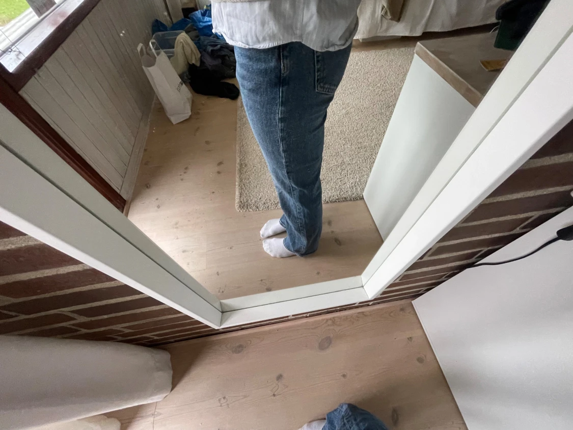 Blå raka jeans från weekday  - 1