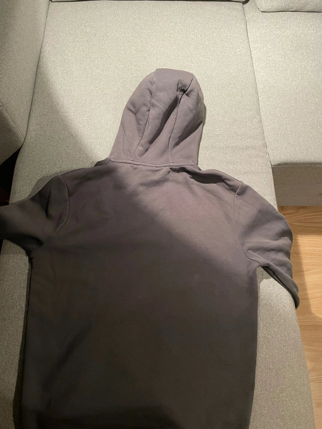 Grå hoodie från Supply & Demand - 1