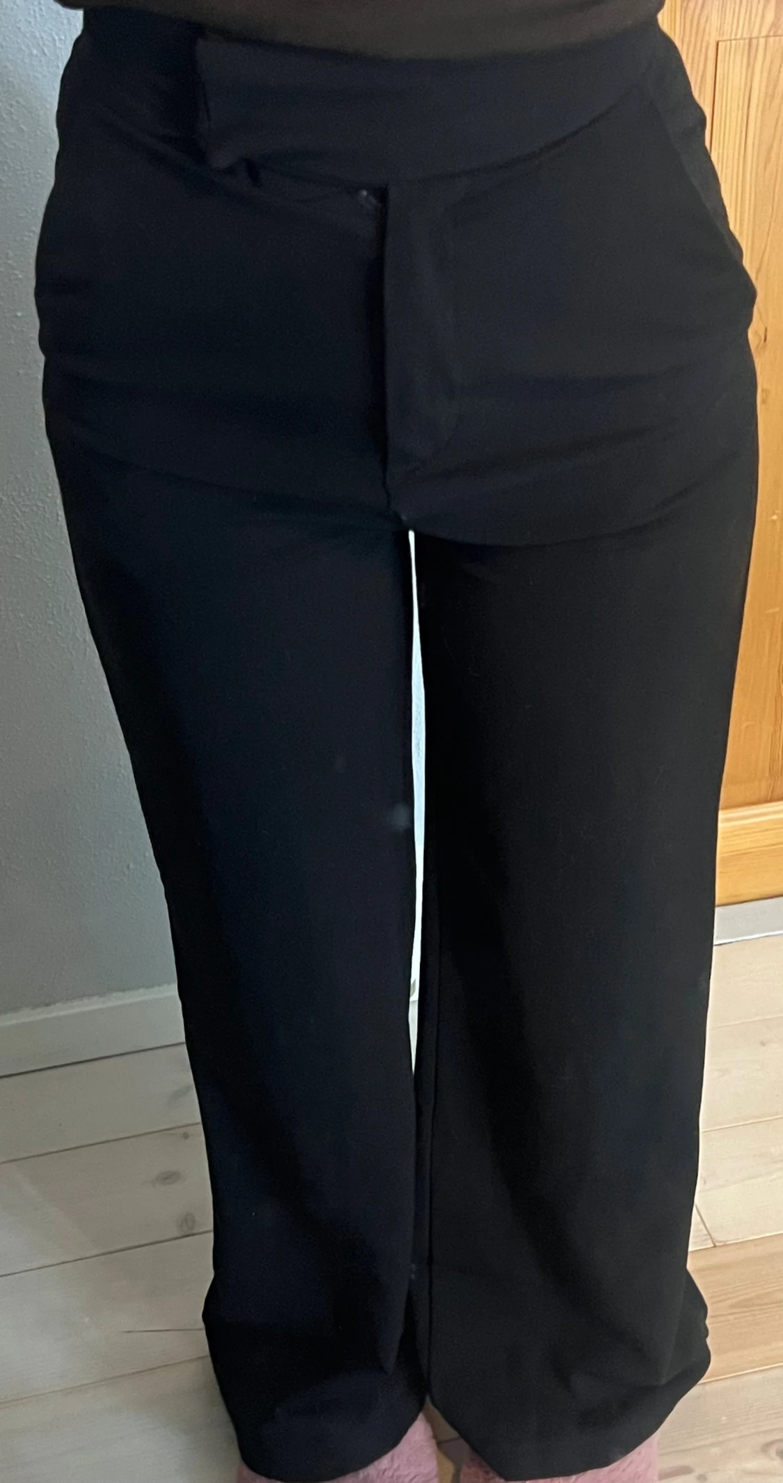 Svarta wide kostymbyxor