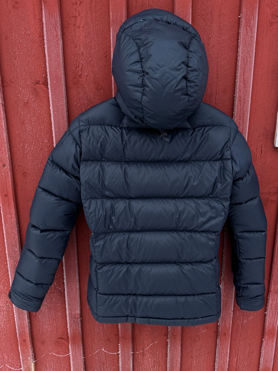Svart dunjacka Peak Performance Frost Down XS - 4