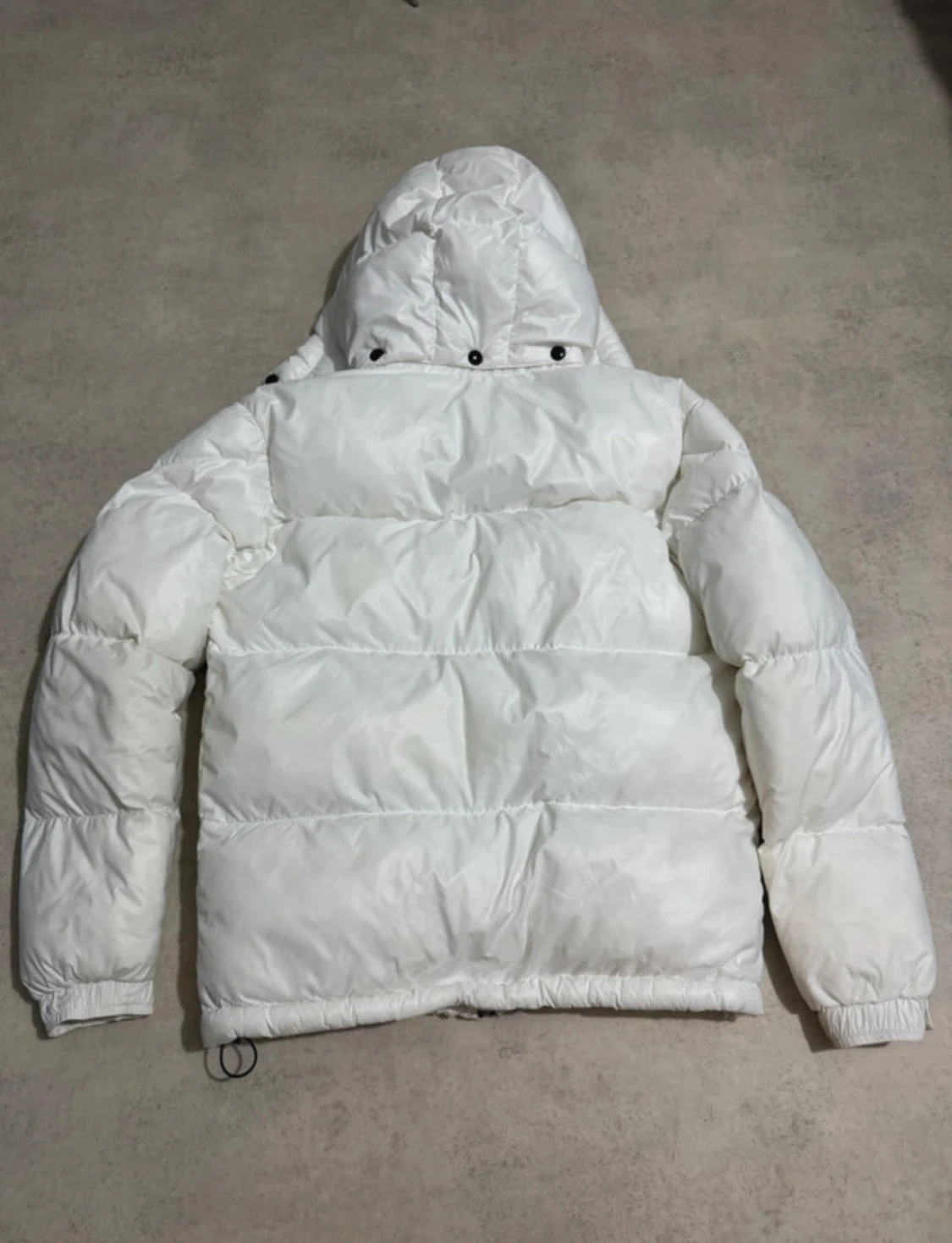 Vit Moncler pufferjacka med huva - 1