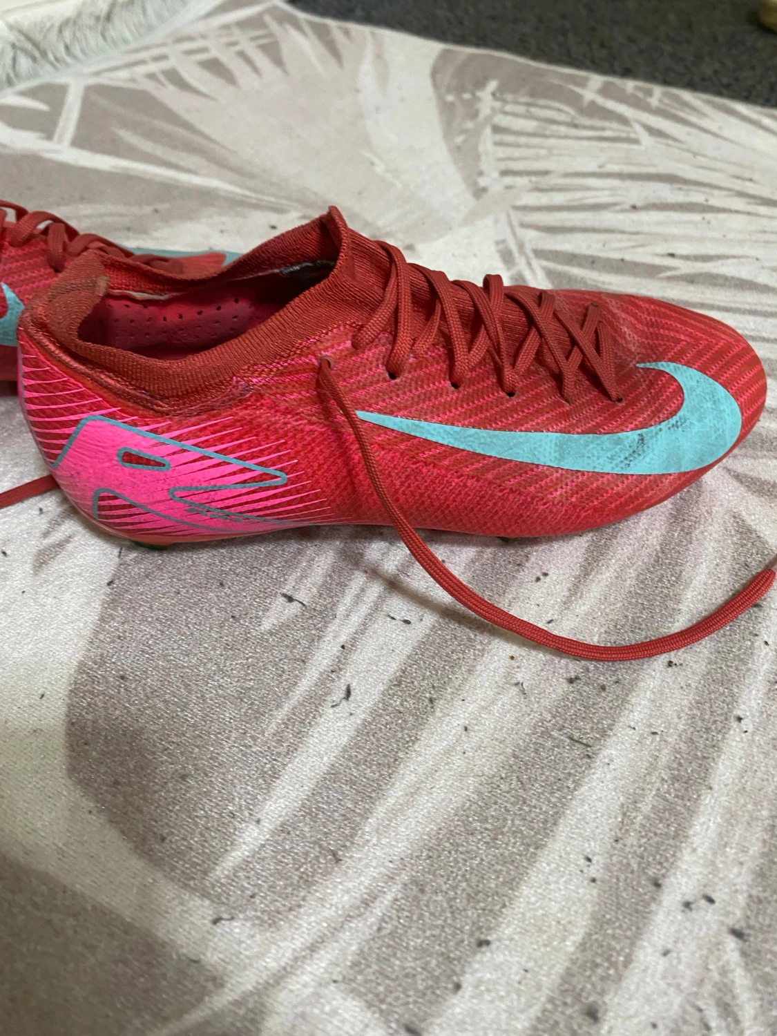 Nike röda fotbollsskor Flyknit - 1