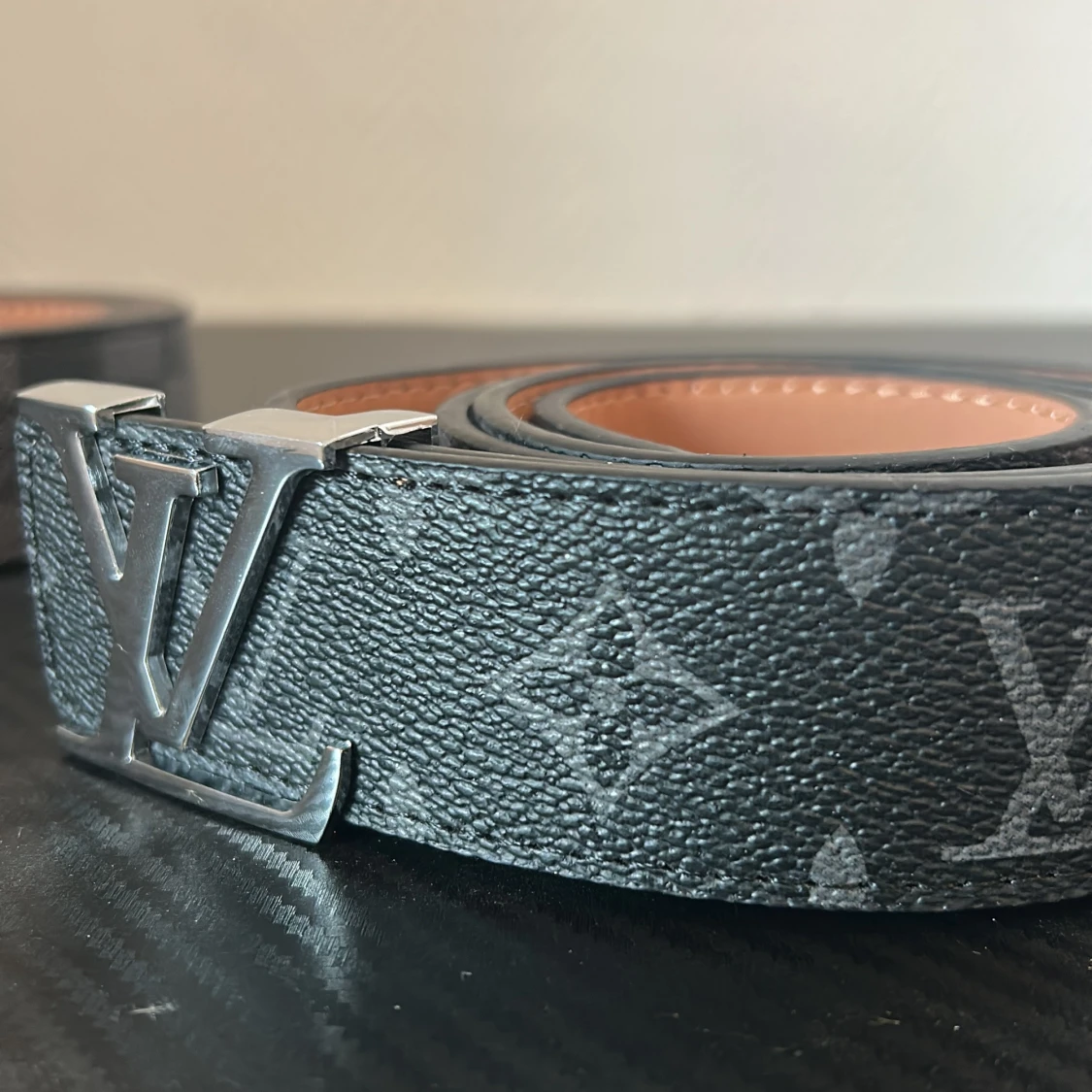 V-L (baklänges) bälte monogram - 2