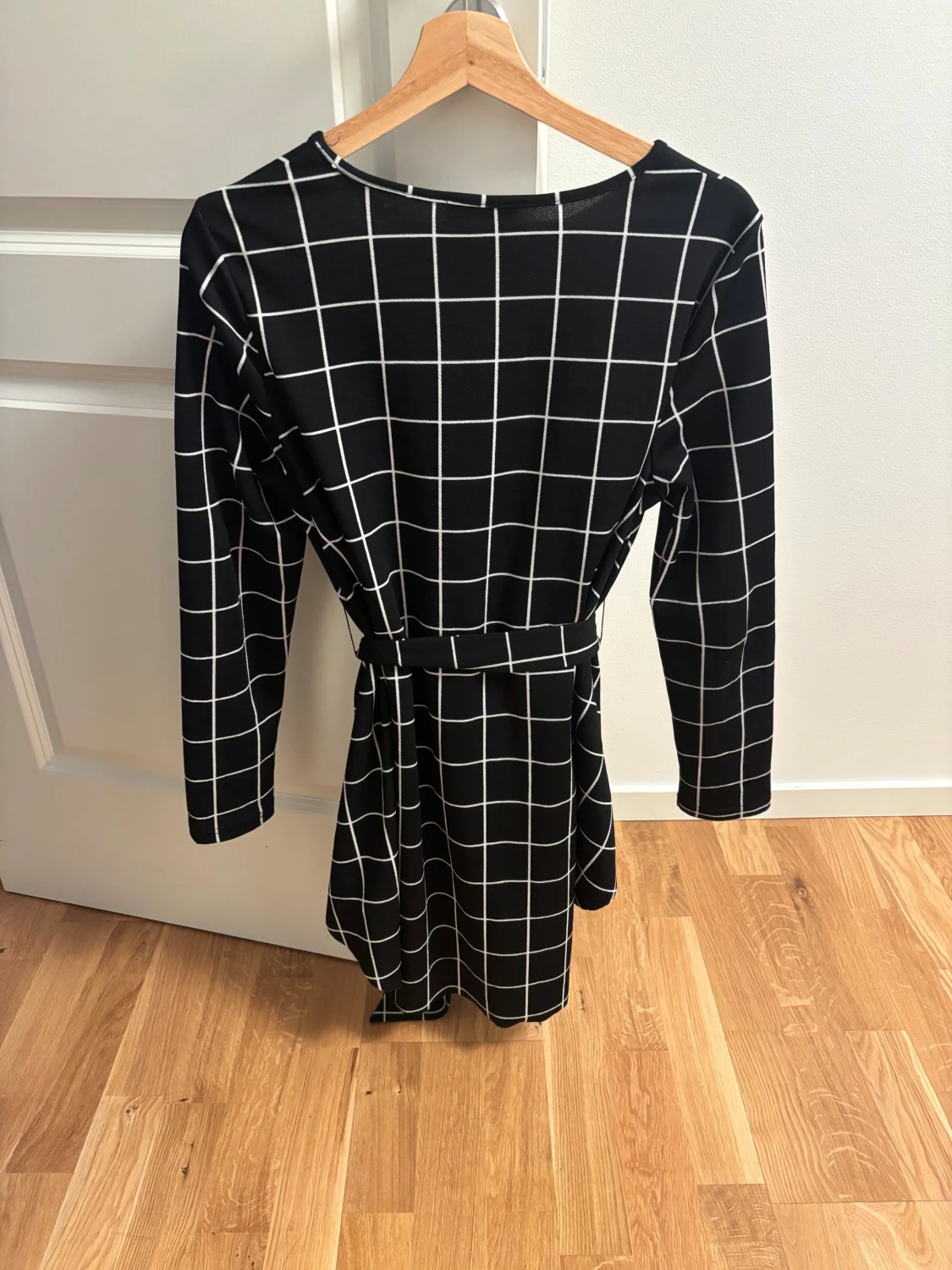 Svart rutig lång tröja från SHEIN - 3