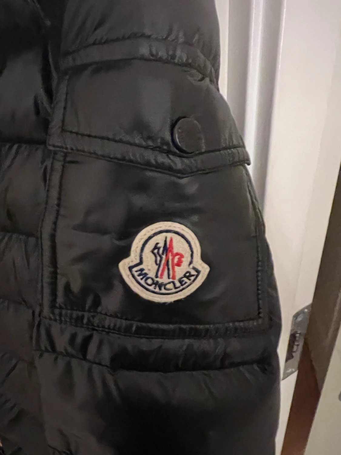 Svart Moncler pufferjacka med huva - 2