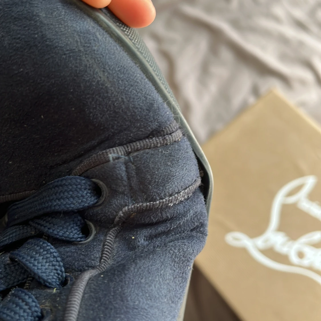 Mörkblå mocka sneakers från Louboutin - 4