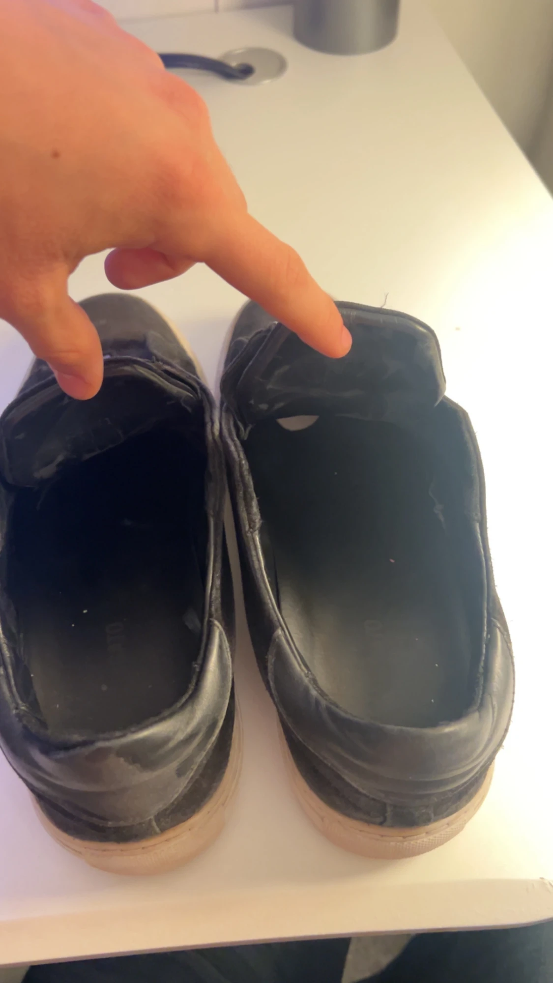 Svarta mockasneakers från ARIGATO - 1