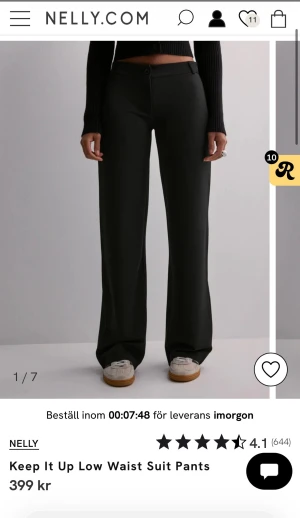 Svarta low waist kostymbyxor Nelly - Snygga svarta kostymbyxor från Nelly med låg midja och raka, vida ben. 