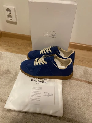 Maison margiela gats - Brand new pair of maison margiela gats comes with extra bag and a card. Size is 43 but fits a little small. You know why its so cheap