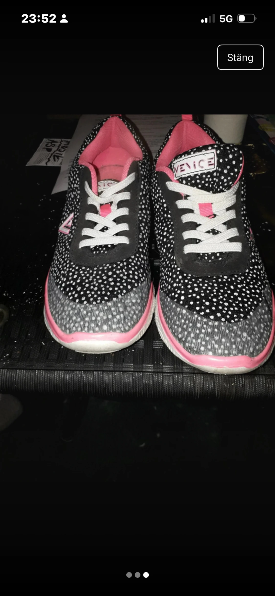 Svarta och rosa sneakers från Venice - 2