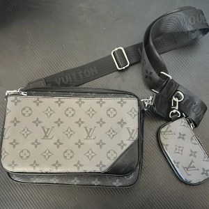 L,v väska - svarta väskor bra för vardaglig användning. svart och grå 