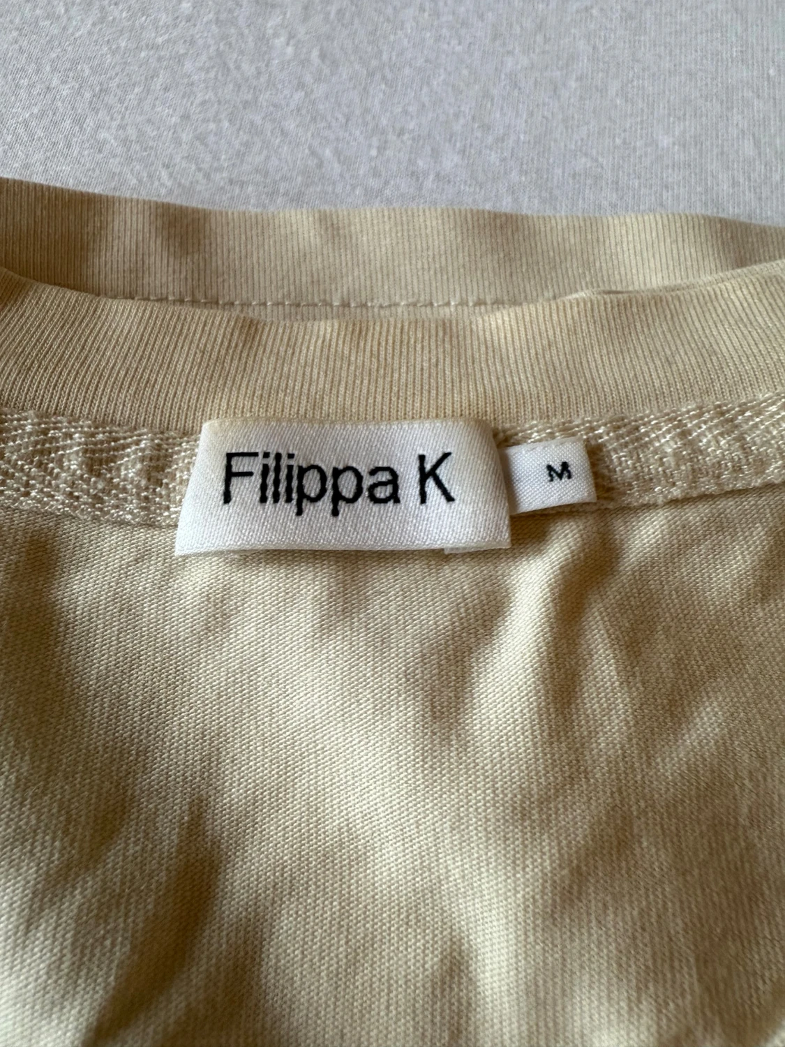 Beige t-shirt från Filippa K i bomull - 1