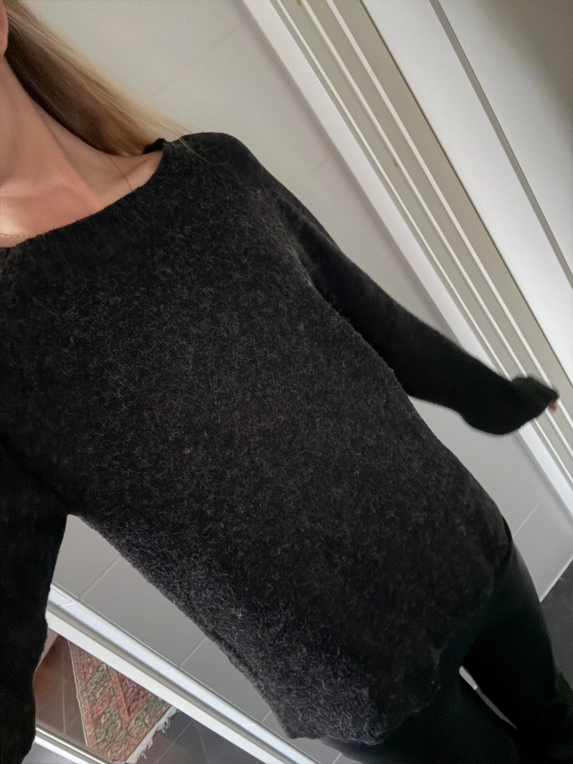 Mörkgrå stickad tröja  - 1