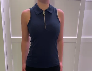 Stall linne  - Ett jättefint blått stall linne, knappt använt. Det är i storlek XS men är ganska stor storlek så passar förmodligen S också. 