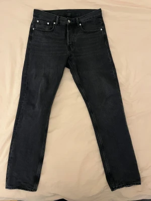 ARKET jeans - Säljer ett par ARKET jeans i storlek 30/30. Använda ett fåtal gånger så dem är i nyskick.