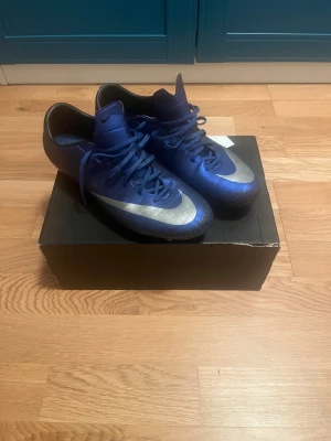 Nike CR7 retro fotbollskor  - Säljer dessa retro CR7 dojor, årsmodell på dessa är 2014 är är väldigt svåra att få tag på