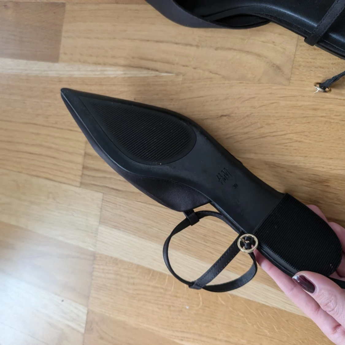 Svarta pumps med spetsig tå H&M - 1