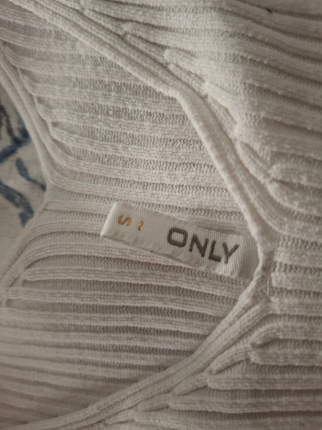 Vit ribbad blus med puffärm från ONLY - 2