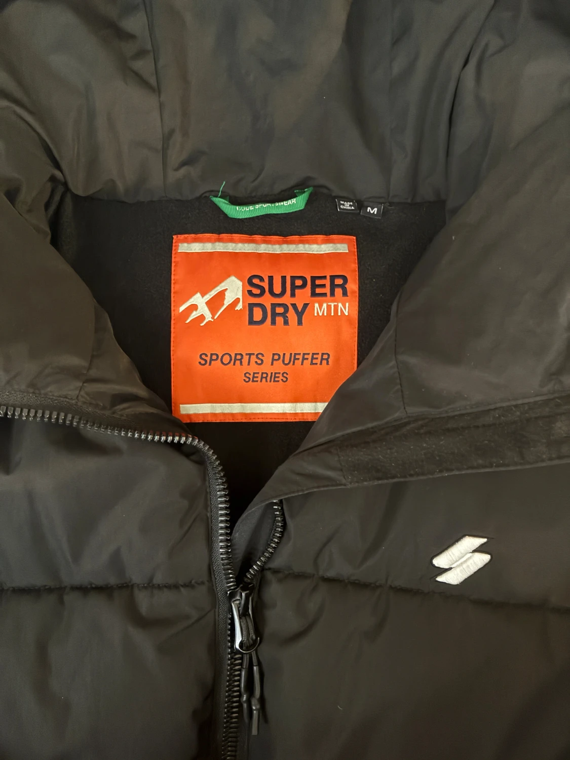 Svart pufferjacka från Superdry M - 3