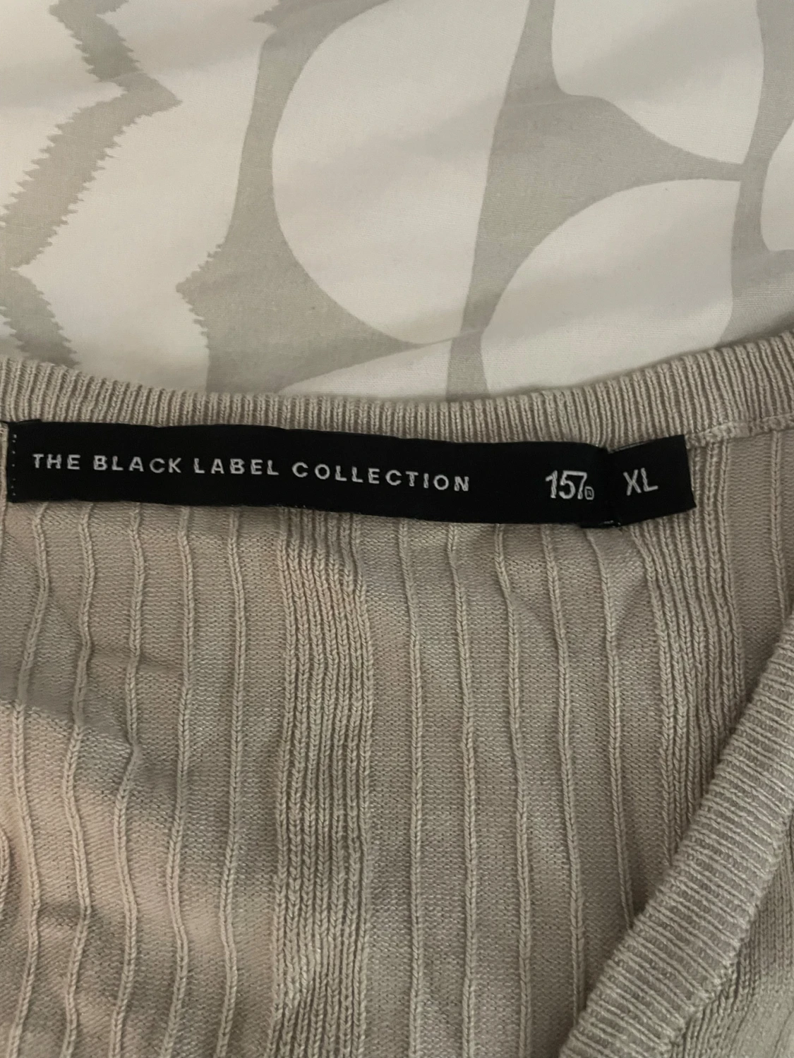 Beige ribbad stickad tröja  - 2