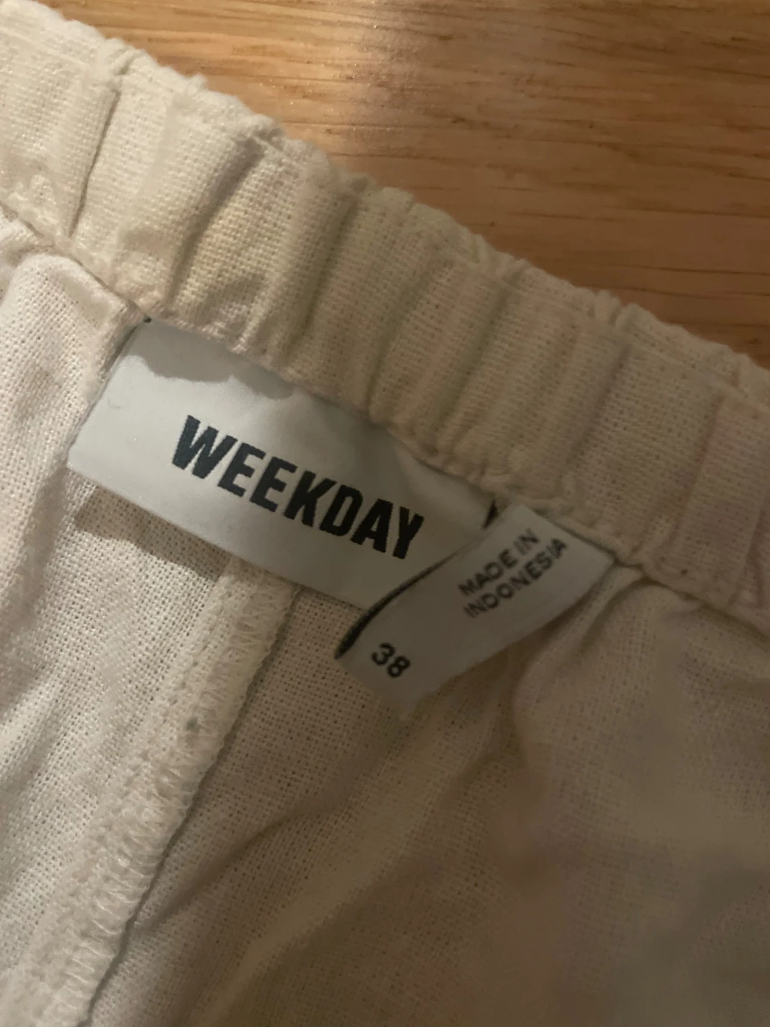 Vita linnebyxor från Weekday, strl 38 - 1