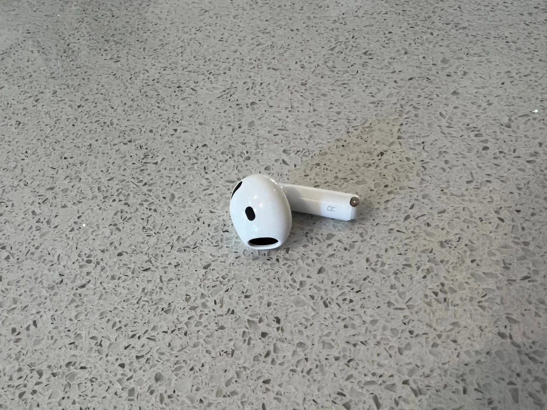 Hörlurar 4 – trådlösa med laddningsetui - 3