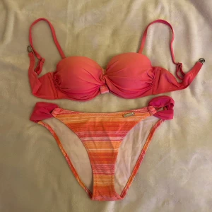 Bikini  - Helt ny bikini i rosa/orange färg, storlek M. Bikinin är jättefin och i bra skick, aldrig använd.🩷
