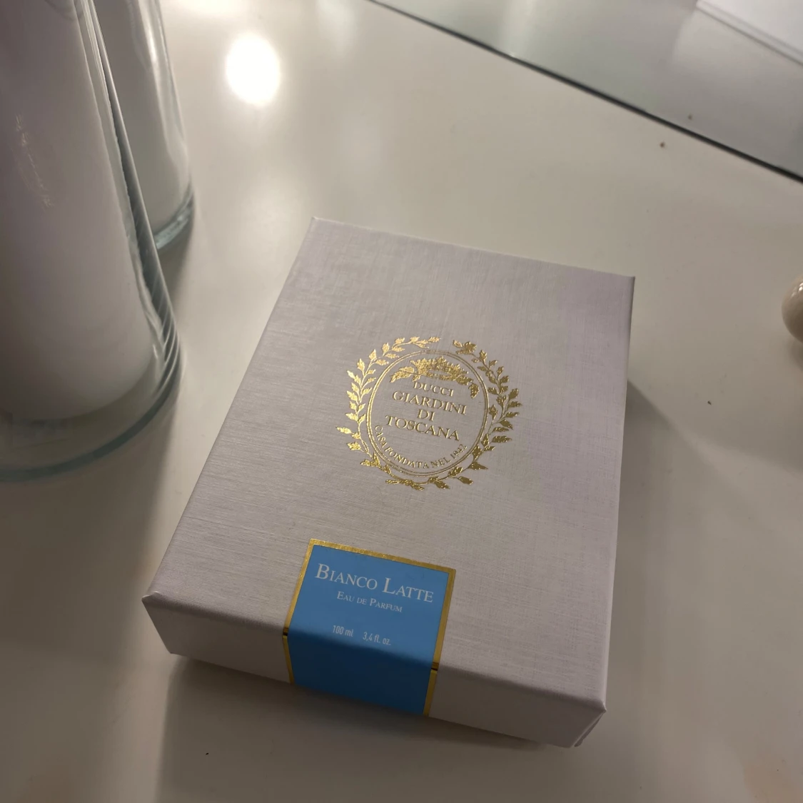 Bianco Latte Parfym Oöppnad  - 1