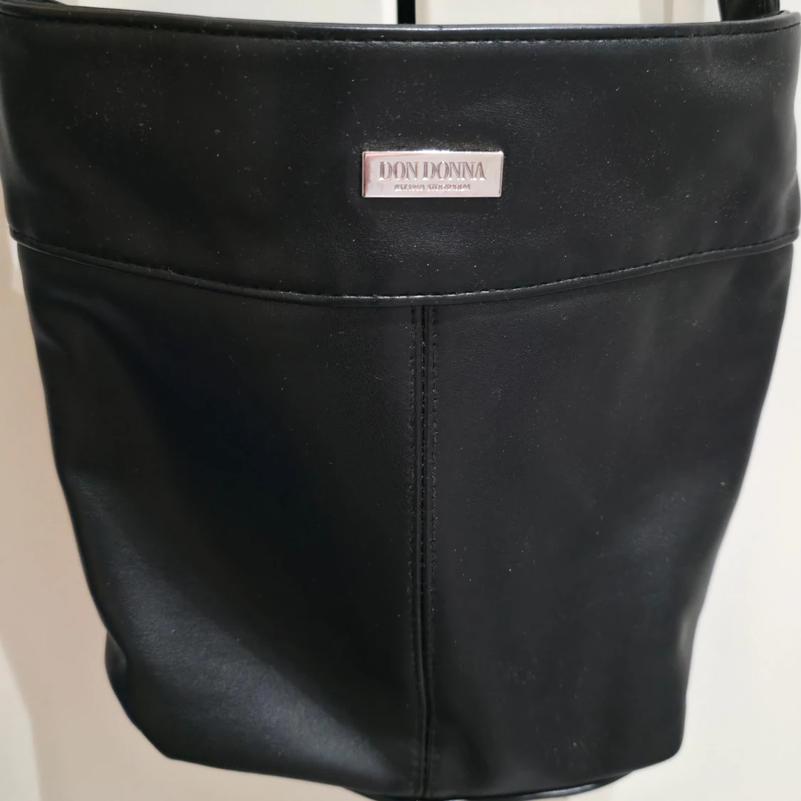 Svart axelväska från Don Donna - 1