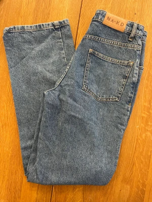 Jeans mellan blå - Knappt använda, bra skick. Raka ben! 💙