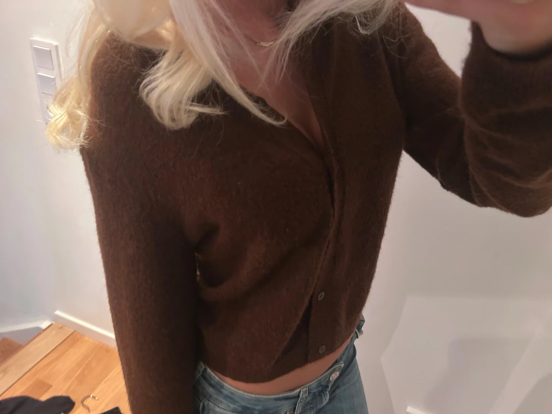 Brun croppad kofta med knappar - 1