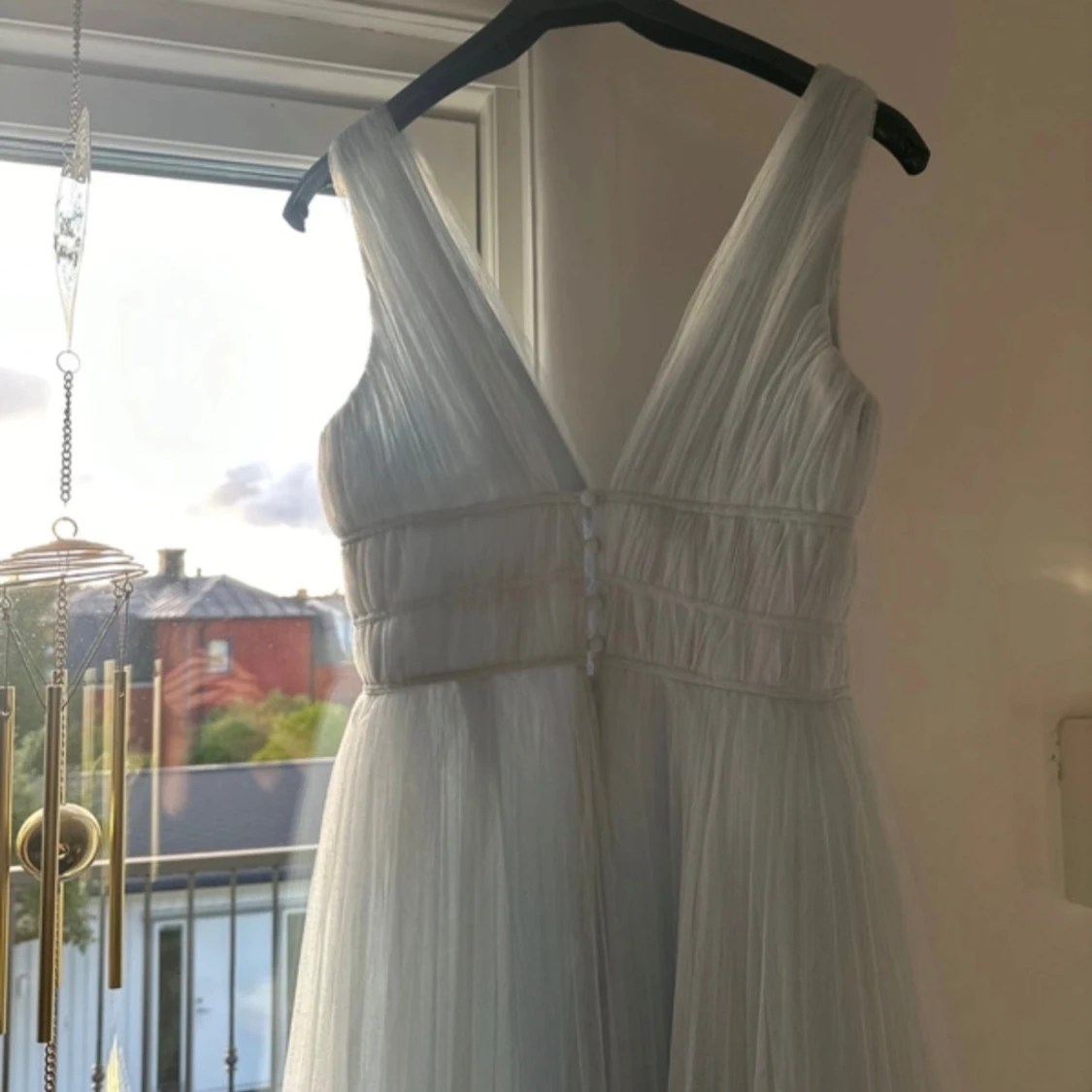 Vit långklänning med v-ringning