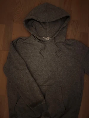 Grå hoodie - Skön grå hoodie från pier one, Helt nytt skick. Kom med prisförslag🙌
