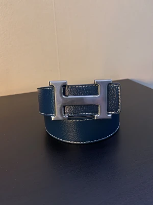 H Bälte - Helt nytt aldrig använt skriv om ni har fler frågor 