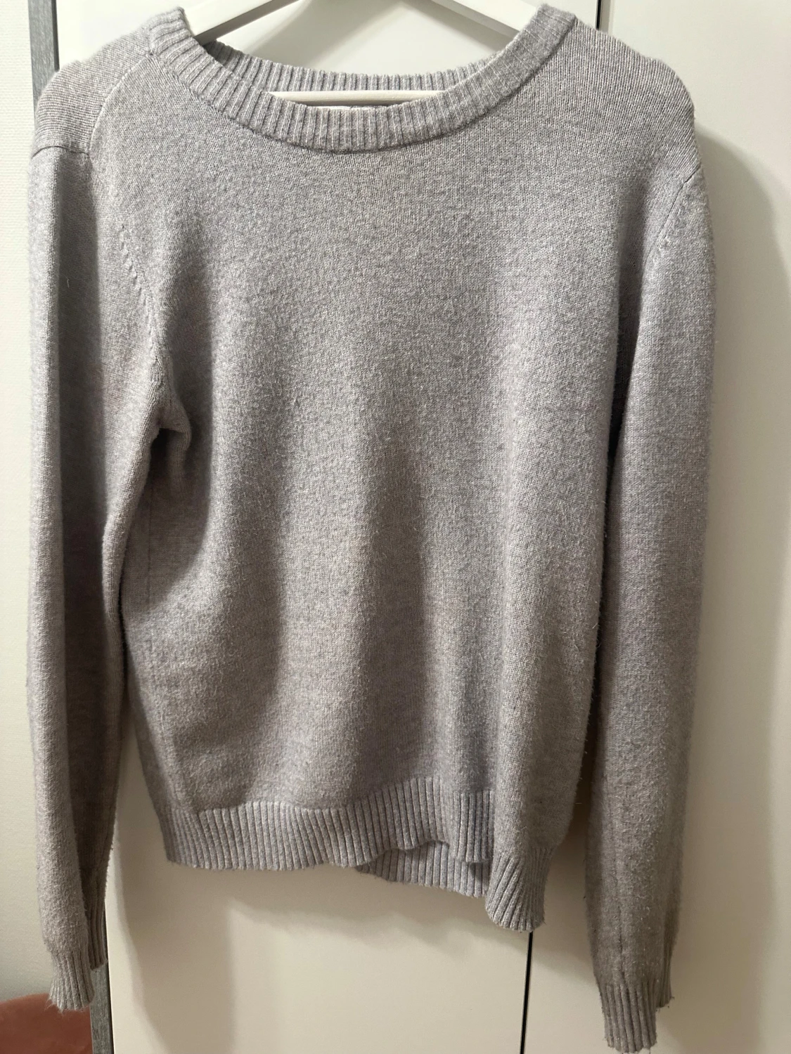 Grå stickad tröja från VILA i stl S - 2