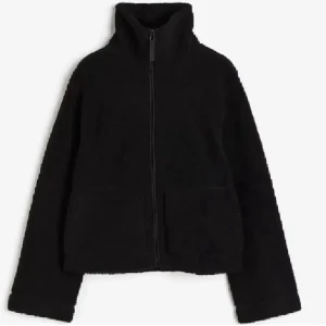 Teddy jacka hm - Säljer min teddy jacka från hm den är i bra skick och skriv mer för bilder mm