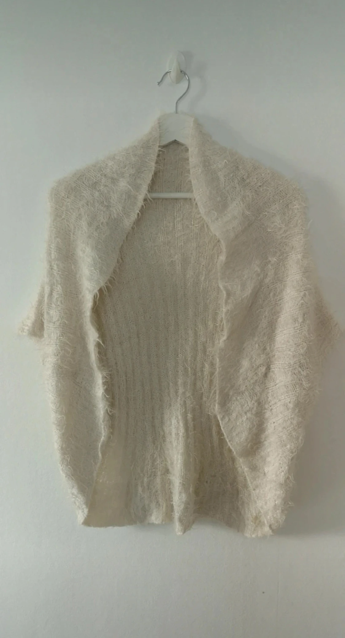 Vit lätt fluffig kofta