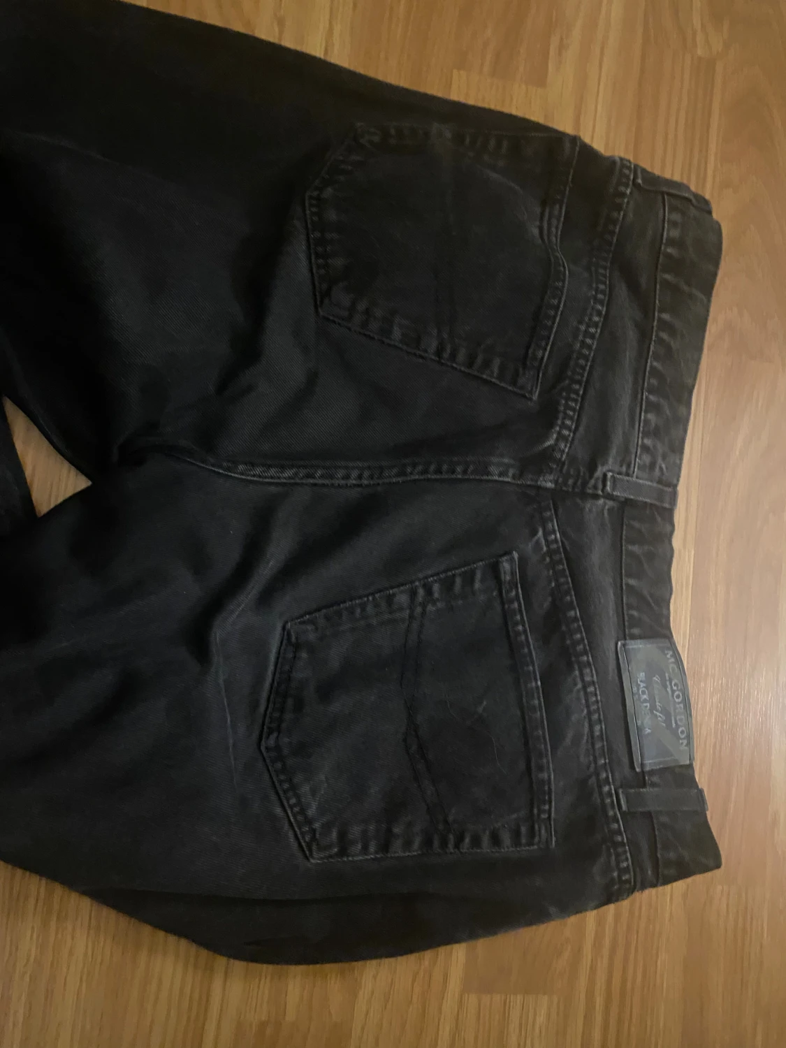 Svarta straight jeans från Mac Gordon - 2